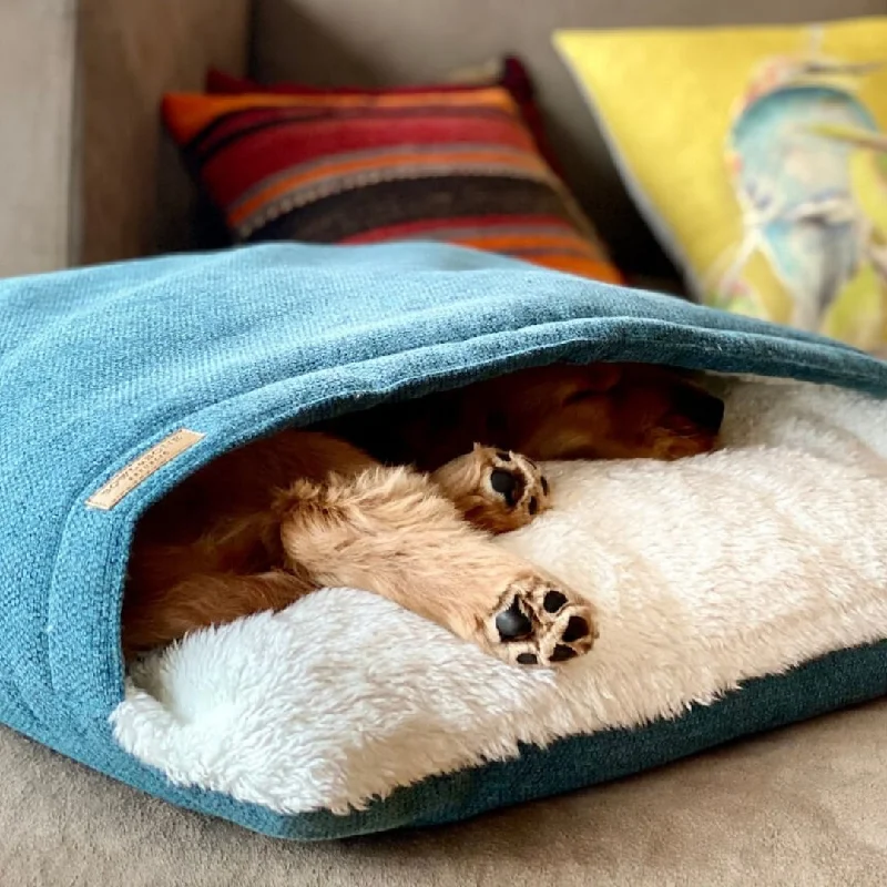 ---Bowl and Bone Bliss Dog Sleeping Bag Ocean