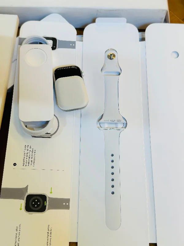 - Pet monitor with cameraApple Watch Series 8 Aluminium (Just Box Opened)