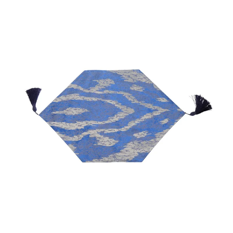 - Pet stroller can be taken on the planeTABLE TUSSLE MAT IR 32X52CM AA61